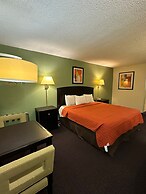 Days Inn by Wyndham Southern Hills/ORU