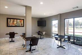 Days Inn by Wyndham Fort Worth North / Fossil Creek