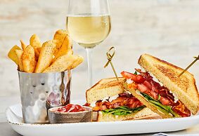 Courtyard by Marriott Columbus Airport