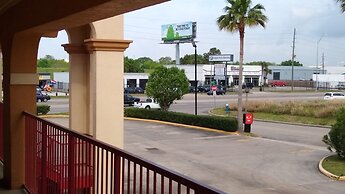 Econo Lodge Inn & Suites West - Energy Corridor