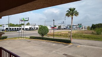 Econo Lodge Inn & Suites West - Energy Corridor