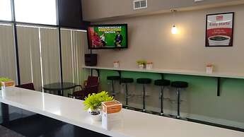 Econo Lodge Inn & Suites West - Energy Corridor