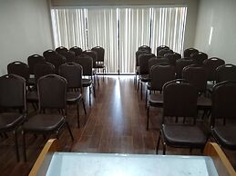 Econo Lodge Inn & Suites West - Energy Corridor