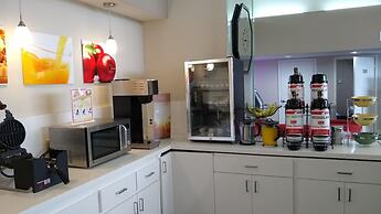 Econo Lodge Inn & Suites West - Energy Corridor