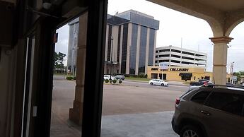 Econo Lodge Inn & Suites West - Energy Corridor