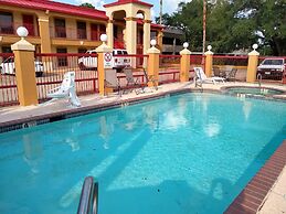 Econo Lodge Inn & Suites West - Energy Corridor