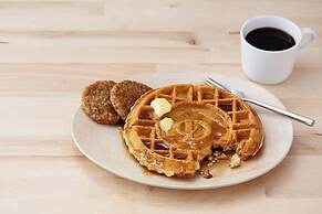 Heritage Inn & Suites The Woodlands, Trademark by Wyndham