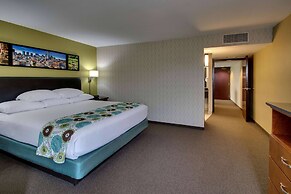 Heritage Inn & Suites The Woodlands, Trademark by Wyndham