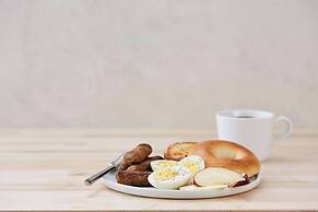 Heritage Inn & Suites The Woodlands, Trademark by Wyndham