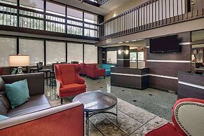 Heritage Inn & Suites The Woodlands, Trademark by Wyndham