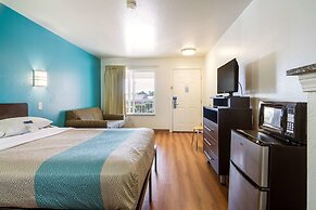 Motel 6 Portland, OR Mall 205