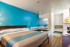 Motel 6 Portland, OR Mall 205