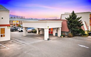 Niagara Lodge & Suites