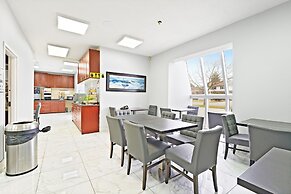 Niagara Lodge & Suites