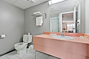 Niagara Lodge & Suites