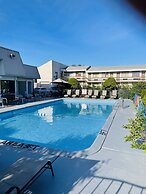 Niagara Lodge & Suites