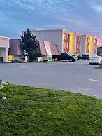 Niagara Lodge & Suites