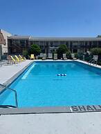 Niagara Lodge & Suites