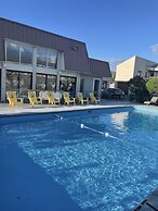 Niagara Lodge & Suites