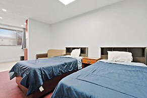 Niagara Lodge & Suites