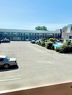 Niagara Lodge & Suites