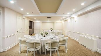 The Lucerne Hotel