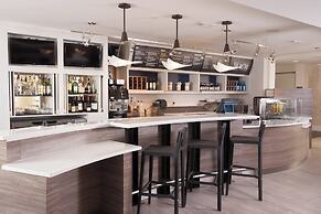 Courtyard Charleston Waterfront by Marriott