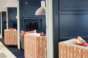 Courtyard Charleston Waterfront by Marriott