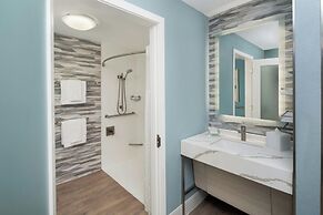 Courtyard Charleston Waterfront by Marriott