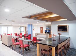 Holiday Inn Express & Suites Greenville Airport by IHG