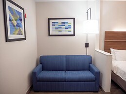 Holiday Inn Express & Suites Greenville Airport by IHG