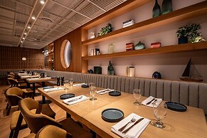 The Hollis Halifax a DoubleTree Suites by Hilton Hotel