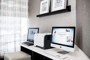 The Hollis Halifax a DoubleTree Suites by Hilton Hotel