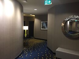 The Hollis Halifax a DoubleTree Suites by Hilton Hotel