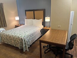 HomeTowne Studios & Suites by Red Roof Greensboro