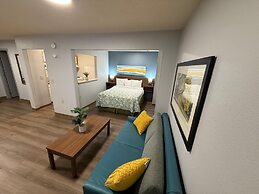 HomeTowne Studios & Suites by Red Roof Greensboro