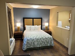 HomeTowne Studios & Suites by Red Roof Greensboro