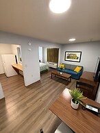 HomeTowne Studios & Suites by Red Roof Greensboro