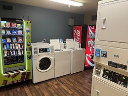 HomeTowne Studios & Suites by Red Roof Greensboro