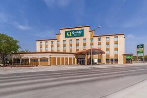 Quality Inn and Suites Winnipeg