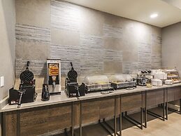 La Quinta Inn & Suites by Wyndham Austin Near The Domain