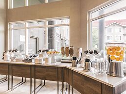 La Quinta Inn & Suites by Wyndham Austin Near The Domain