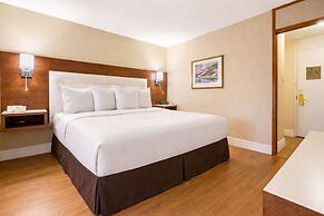 Quality Inn & Suites Gatineau