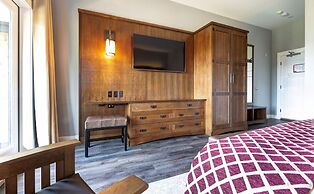 Kingfisher Oceanside Resort and Spa