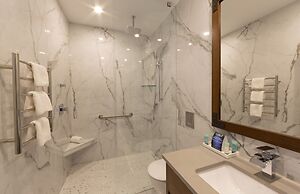 Kingfisher Oceanside Resort and Spa