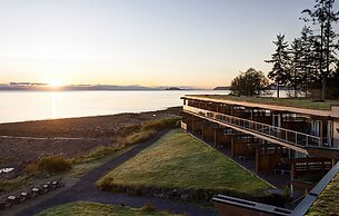 Kingfisher Oceanside Resort and Spa