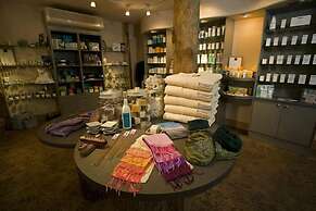 Kingfisher Oceanside Resort and Spa