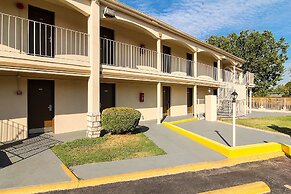 Days Inn by Wyndham Market Center Dallas Love Field