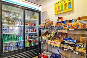 Days Inn by Wyndham Market Center Dallas Love Field