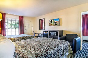 Days Inn by Wyndham Market Center Dallas Love Field